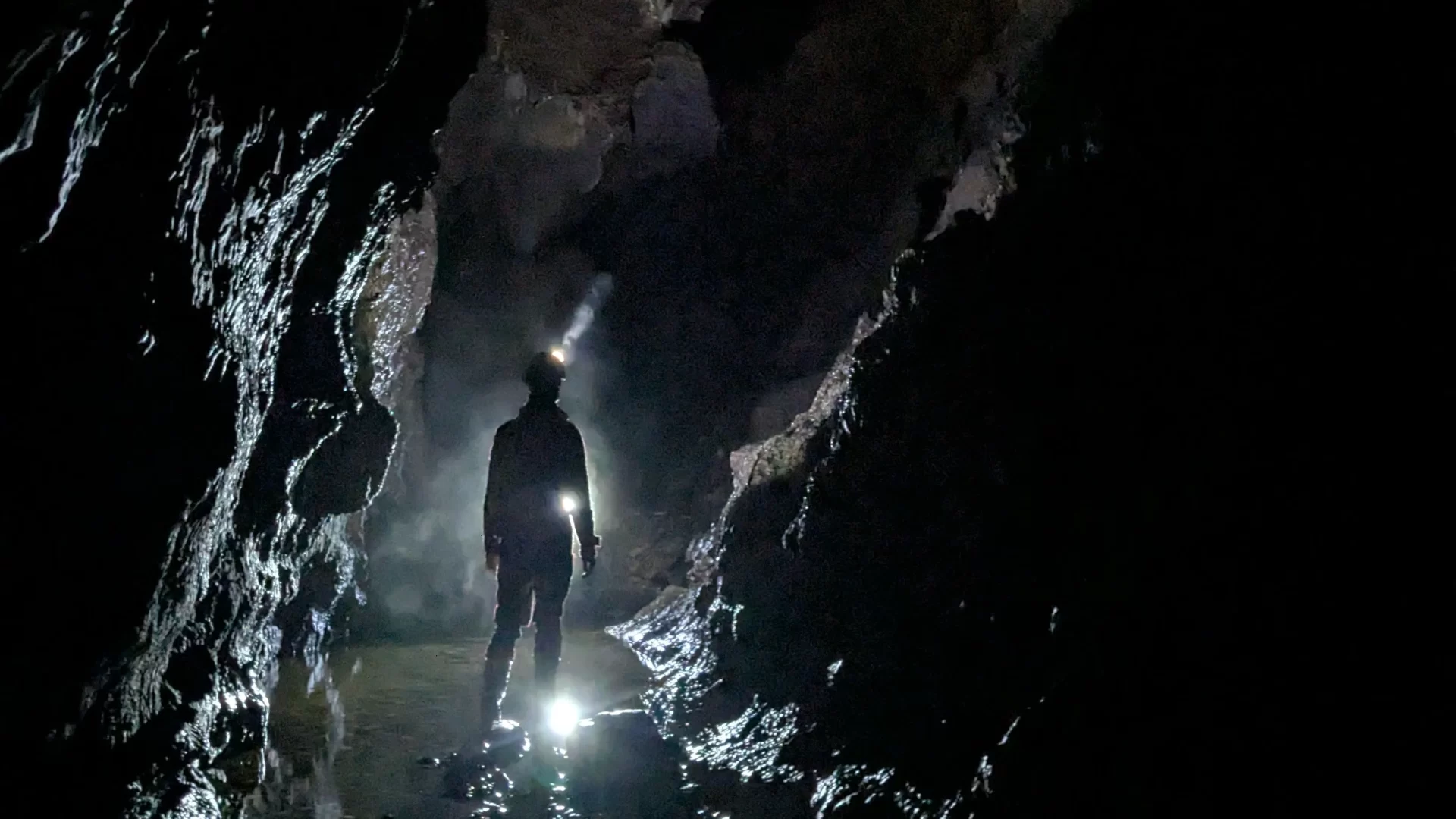 Newly found streamway in C29 Torca Brana Espina (© Julian Carter)