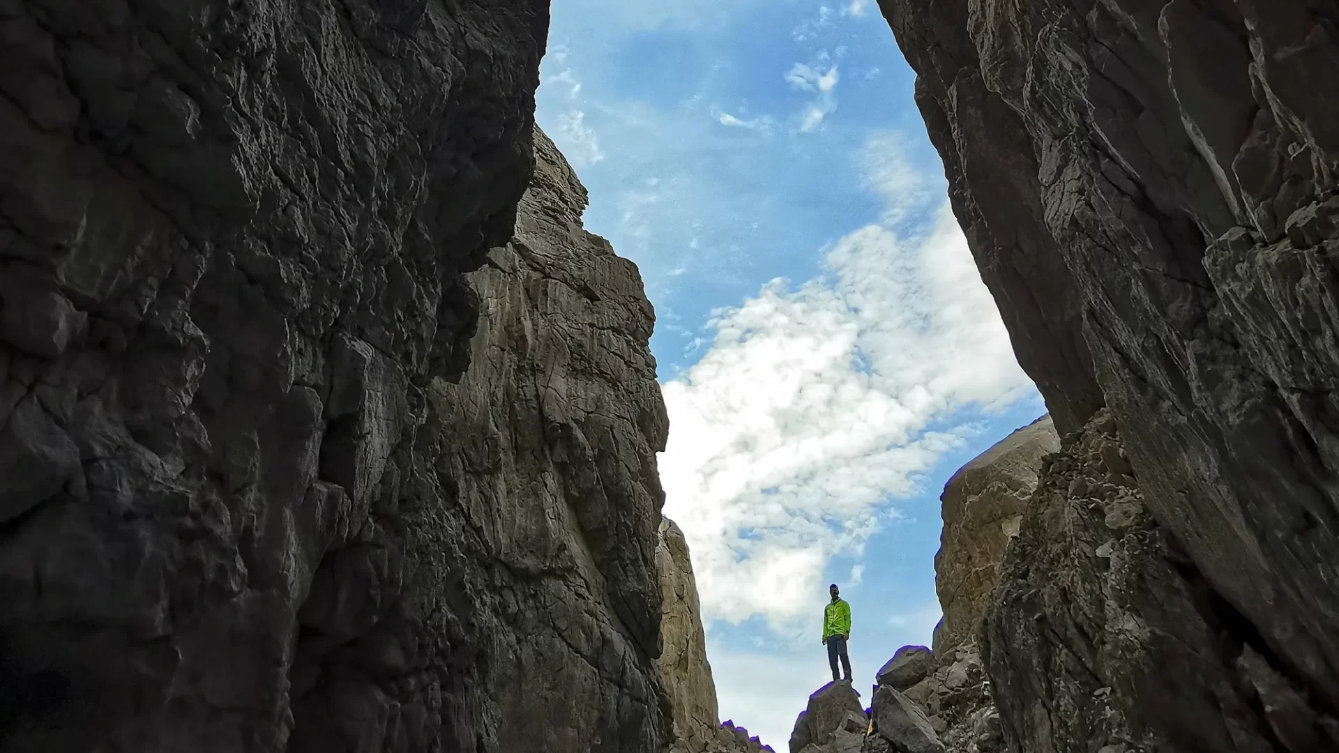 Luke Cafferty in the entrance of Helms Deep (© Rob Eavis)