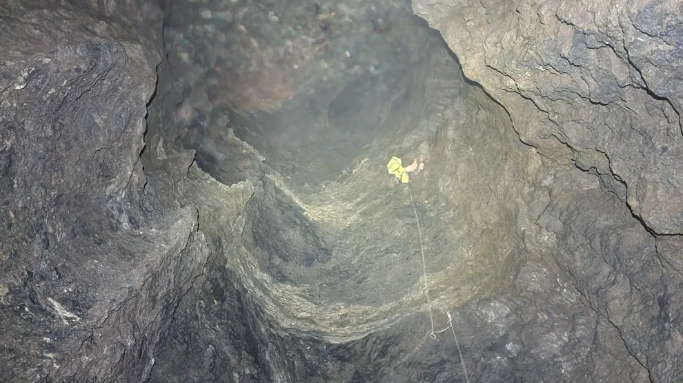 Descending the main shaft (approx 300m) of LOC81 (Keramos 2)