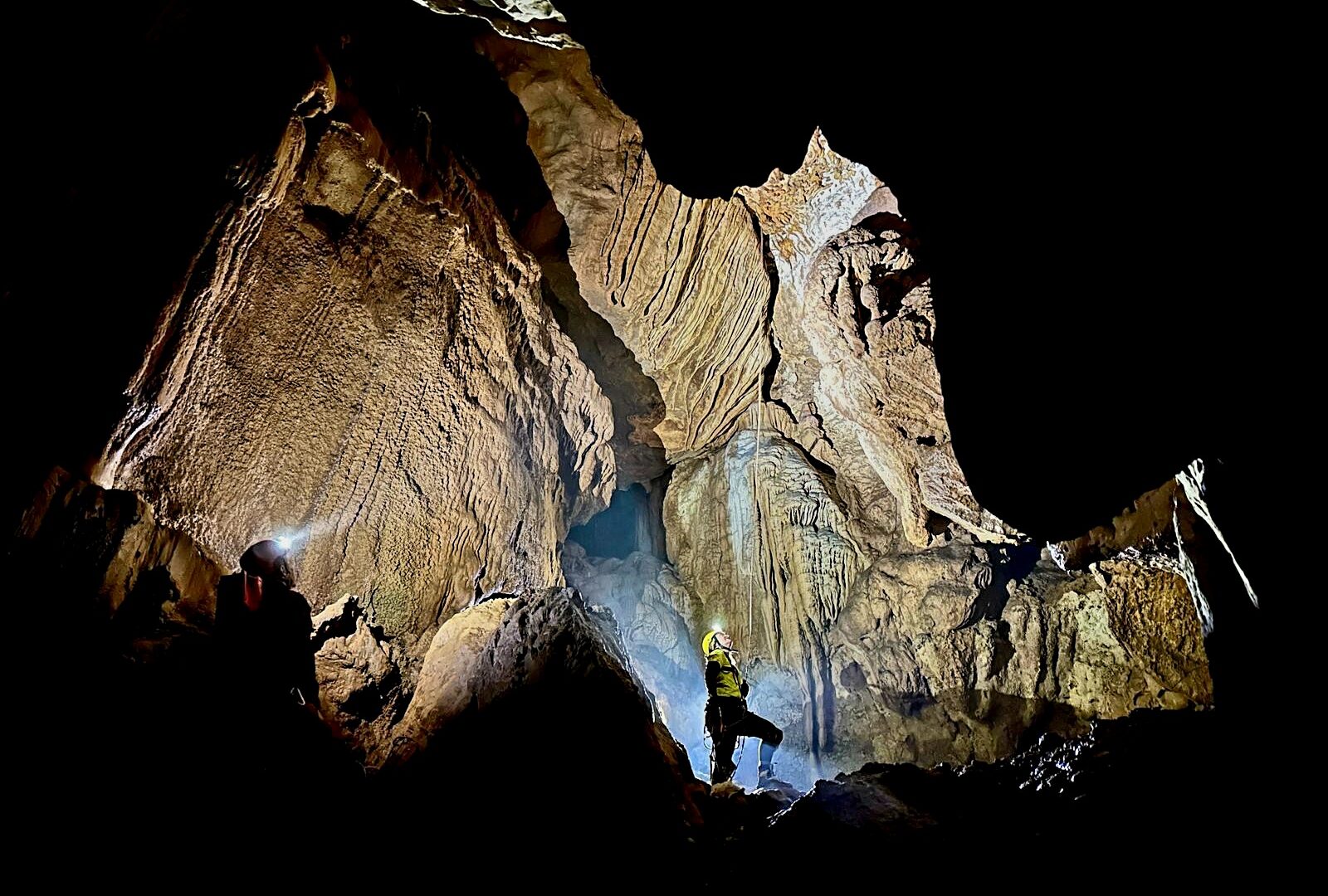 Emma Porter in White Cliff Cave (© Andy Goddard)