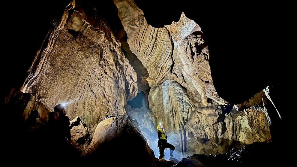 Emma Porter in White Cliff Cave (© Andy Goddard)